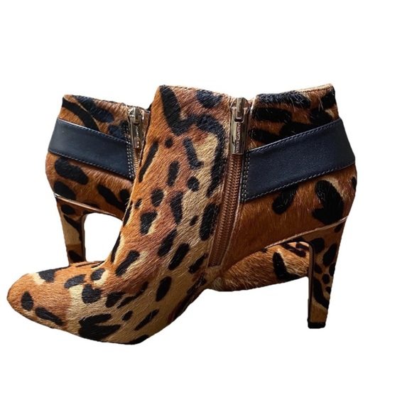 Vince Camuto Lexcia Size 7 Cow Fur Pointed Toe Leopard Stiletto 3.5” Heel Boots - Picture 2 of 11